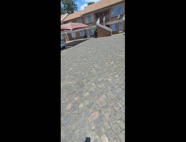 2 BEDROOM PROPERTY TO RENT IN BOKSBURG NORTH